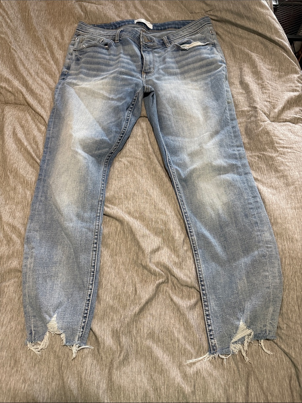 Light Blue Distressed Women’s BKE Jeans